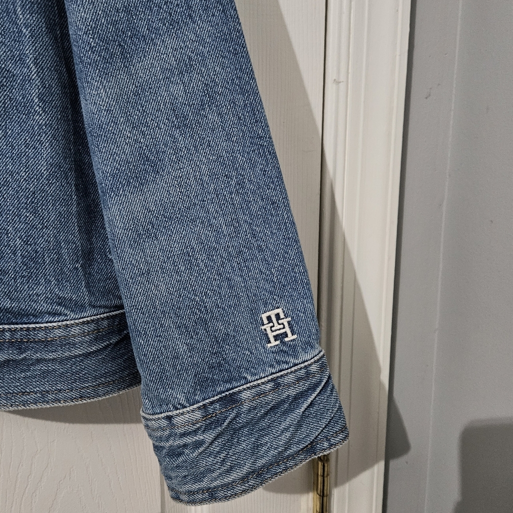 NWT: Women's Tommy Hilfiger Classic Denim Jacket - XXL - Picture 4 of 12